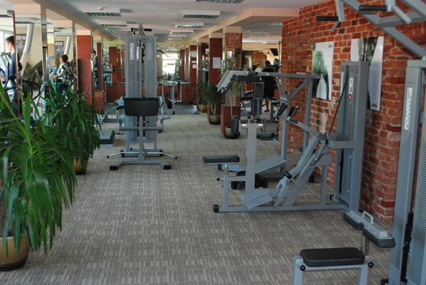 Sporto klubas OAZIS -fitneso salės, jėgos ir kardio treniruokliai